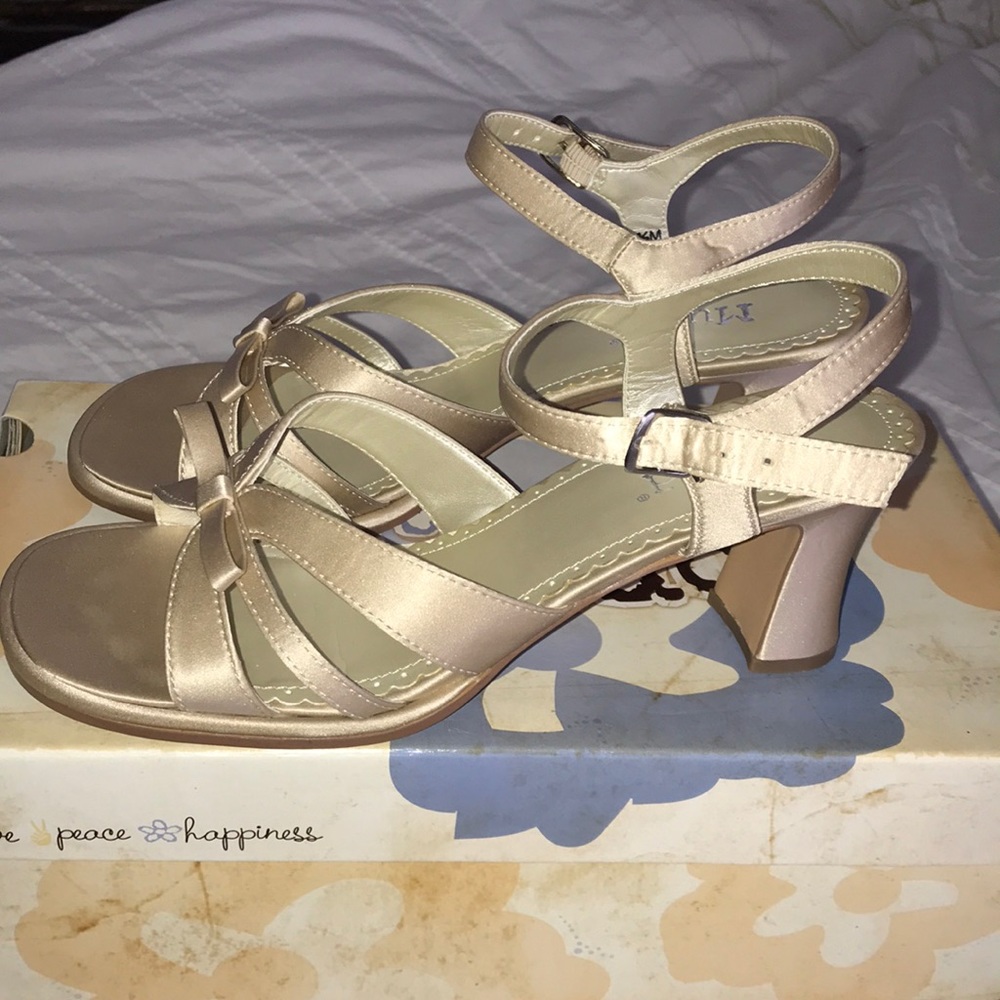 Mudd strappy heels